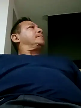 Snapshot of luchoarr chatting on 11/28/25, 03:42 luchoarr online show from 11/28/25, 03:42