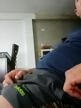 Snapshot of luchoarr chatting on 12/15/25, 03:22 luchoarr online show from 12/15/25, 03:22