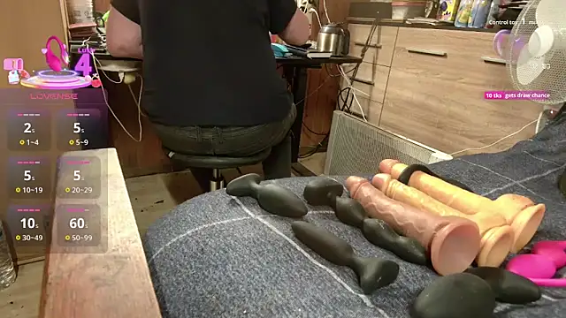 misteryman1956 online show from 10/07/25, 06:38