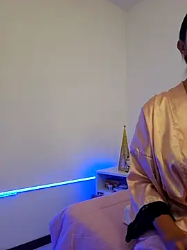 VictoriaEvaans  online show from 12/04/25, 09:56