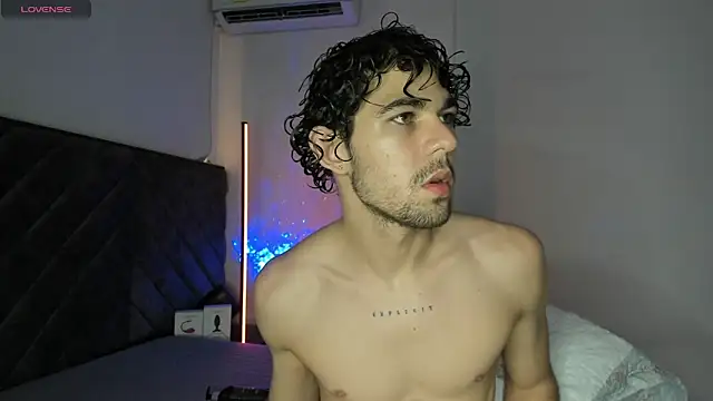 Snapshot of Luca_ferrer_ chatting on 02/28/26, 09:16 Luca ferrer online show from 02/28/26, 09:16