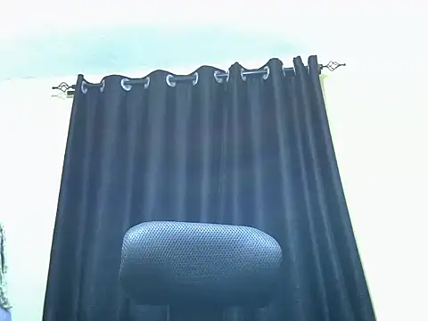 Snapshot of Horny-slut_ chatting on 11/14/25, 05:33 Horny-slut online show from 11/14/25, 05:33