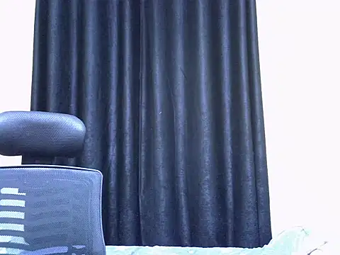 Snapshot of Horny-slut_ chatting on 11/25/25, 03:39 Horny-slut online show from 11/25/25, 03:39