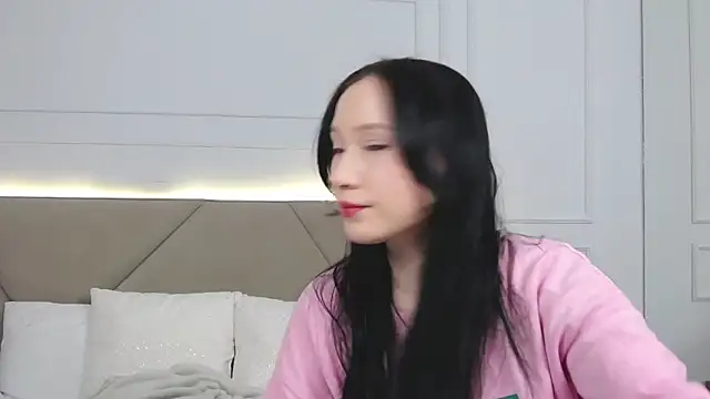 LeilaLow online show from 01/25/25, 11:02