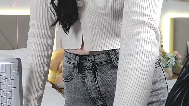 LeilaLow online show from 02/15/25, 12:01