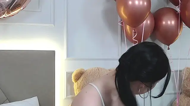 LeilaLow online show from 02/20/25, 03:08