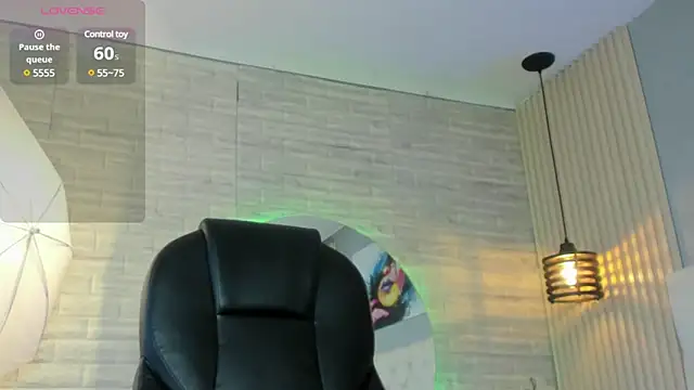 nicole  parker1 online show from 02/12/25, 12:22