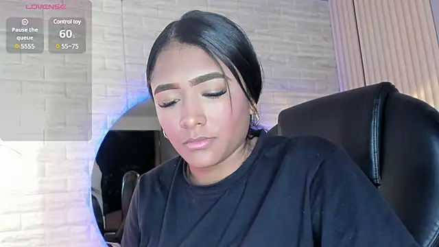 nicole  parker1 online show from 02/18/25, 12:28