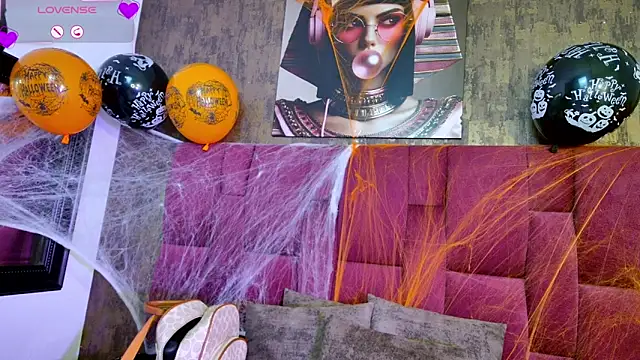 nicole  parker1 online show from 10/25/25, 06:46