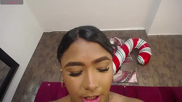 nicole  parker1 online show from 12/16/25, 08:14