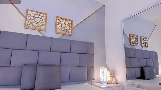 Snapshot of RenataJhonson_ chatting on 11/29/25, 05:54 RenataJhonson online show from 11/29/25, 05:54