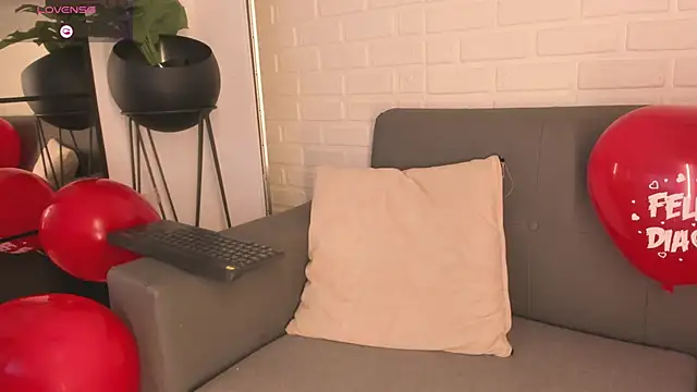 karina gomez 18 online show from 02/15/25, 03:31