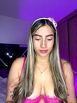 Snapshot of Issabela_G1 chatting on 12/02/24, 04:53 Issabela G1 online show from 12/02/24, 04:53