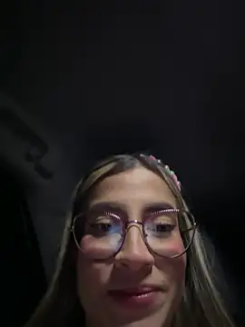 Snapshot of Issabela_G1 chatting on 12/05/24, 01:25 Issabela G1 online show from 12/05/24, 01:25