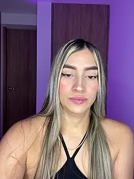 Snapshot of Issabela_G1 chatting on 12/14/24, 02:45 Issabela G1 online show from 12/14/24, 02:45