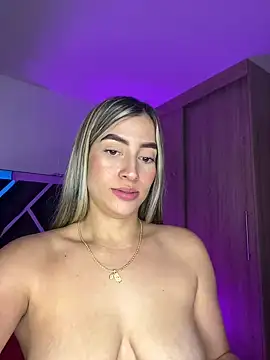 Snapshot of Issabela_G1 chatting on 12/20/24, 03:14 Issabela G1 online show from 12/20/24, 03:14