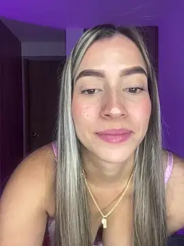 Snapshot of Issabela_G1 chatting on 12/24/24, 04:55 Issabela G1 online show from 12/24/24, 04:55