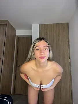 Snapshot of Issabela_G1 chatting on 01/14/25, 03:57 Issabela G1 online show from 01/14/25, 03:57