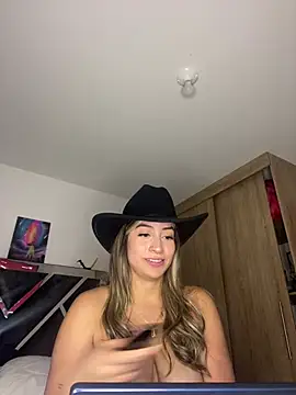 Snapshot of Issabela_G1 chatting on 02/13/25, 05:58 Issabela G1 online show from 02/13/25, 05:58