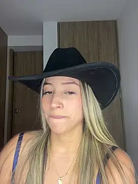 Snapshot of Issabela_G1 chatting on 03/19/25, 03:52 Issabela G1 online show from 03/19/25, 03:52