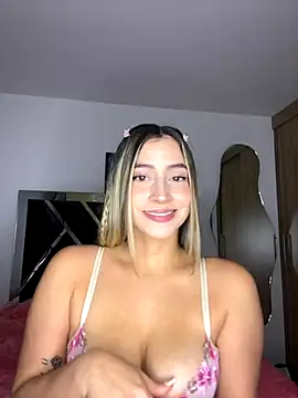 Snapshot of Issabela_G1 chatting on 09/18/25, 11:07 Issabela G1 online show from 09/18/25, 11:07