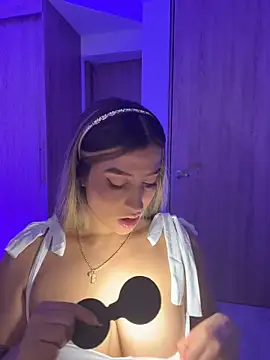 Issabela G1 online show from 02/18/26, 03:24