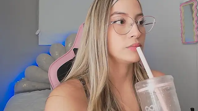 Snapshot of Issabela_G1 chatting on 03/28/26, 03:28 Issabela G1 online show from 03/28/26, 03:28