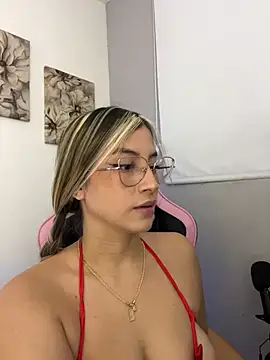 Snapshot of Issabela_G1 chatting on 04/05/26, 02:53 Issabela G1 online show from 04/05/26, 02:53