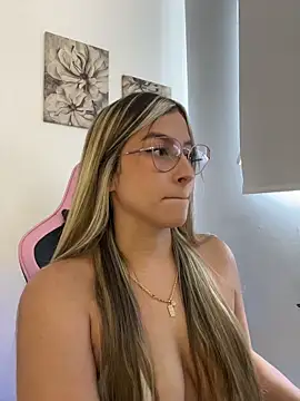 Snapshot of Issabela_G1 chatting on 04/14/26, 05:30 Issabela G1 online show from 04/14/26, 05:30