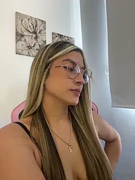 Snapshot of Issabela_G1 chatting on 04/16/26, 06:09 Issabela G1 online show from 04/16/26, 06:09