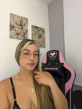 Snapshot of Issabela_G1 chatting on 04/18/26, 02:48 Issabela G1 online show from 04/18/26, 02:48