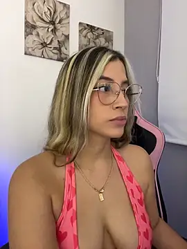 Snapshot of Issabela_G1 chatting on 05/10/26, 12:38 Issabela G1 online show from 05/10/26, 12:38