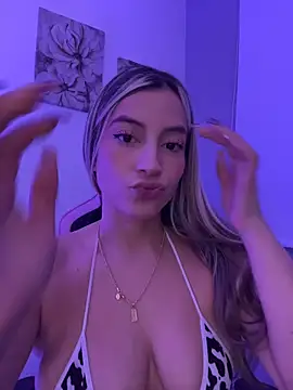 Snapshot of Issabela_G1 chatting on 05/18/26, 03:02 Issabela G1 online show from 05/18/26, 03:02