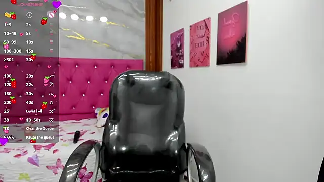 Snapshot of Helen_russo chatting on 04/10/26, 06:23 Helen russo online show from 04/10/26, 06:23