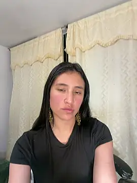 Snapshot of paulinamoons1 chatting on 05/14/26, 04:19 paulinamoons1 online show from 05/14/26, 04:19