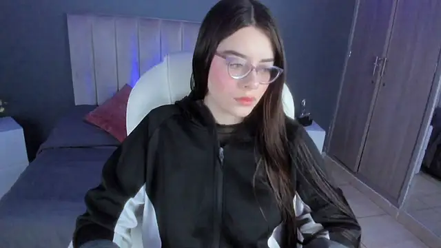 Charlotte Olsen  online show from 02/06/25, 12:26