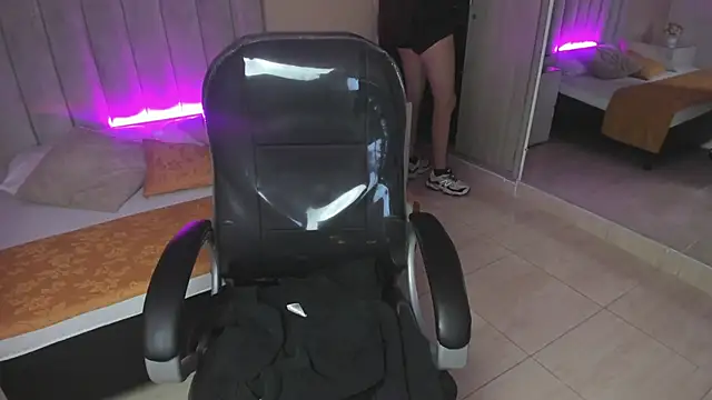 Charlotte Olsen  online show from 04/07/26, 07:36