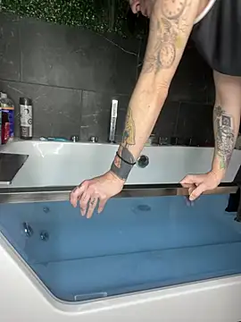 Snapshot of Luluof chatting on 02/17/25, 12:38 Luluof online show from 02/17/25, 12:38