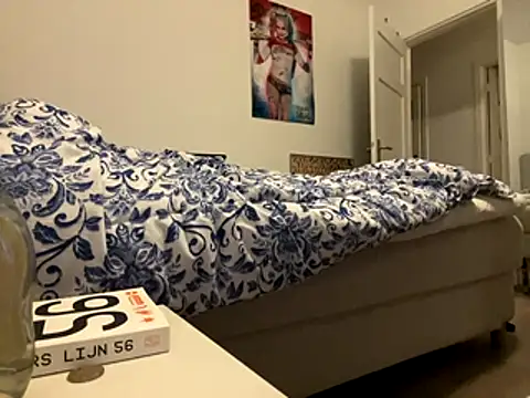 Snapshot of HotInMyAss chatting on 12/18/25, 05:19 HotInMyAss online show from 12/18/25, 05:19