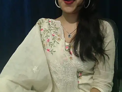 Snapshot of Yashi chatting on 03/17/26, 03:37 Yashi online show from 03/17/26, 03:37