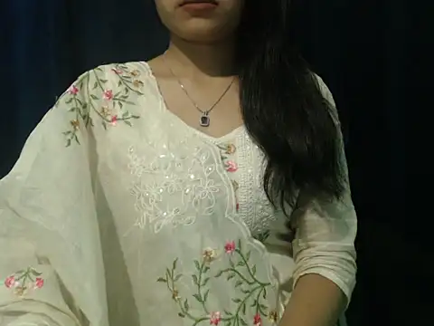 Snapshot of Yashi chatting on 04/11/26, 03:16 Yashi online show from 04/11/26, 03:16