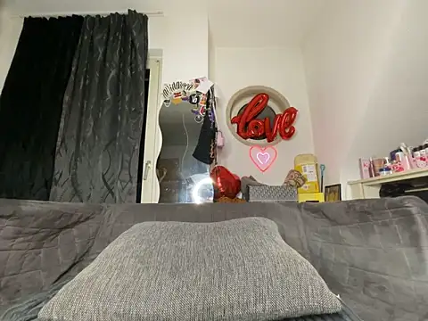 Snapshot of Tyraride chatting on 02/27/26, 09:04 Tyraride online show from 02/27/26, 09:04