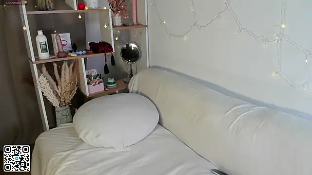 Lif love online show from 12/17/25, 03:07