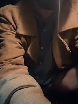 Snapshot of Hideen-real-face chatting on 03/19/25, 10:22 Hideen-real-face online show from 03/19/25, 10:22