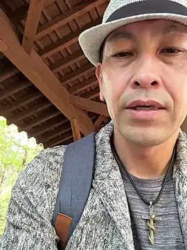 Snapshot of Hideen-real-face chatting on 10/12/25, 02:32 Hideen-real-face online show from 10/12/25, 02:32