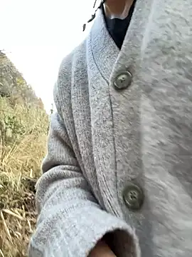 Snapshot of Hideen-real-face chatting on 11/21/25, 06:23 Hideen-real-face online show from 11/21/25, 06:23