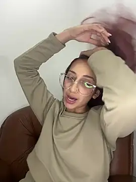 Snapshot of julialupato1606 chatting on 02/18/25, 10:03 julialupato1606 online show from 02/18/25, 10:03