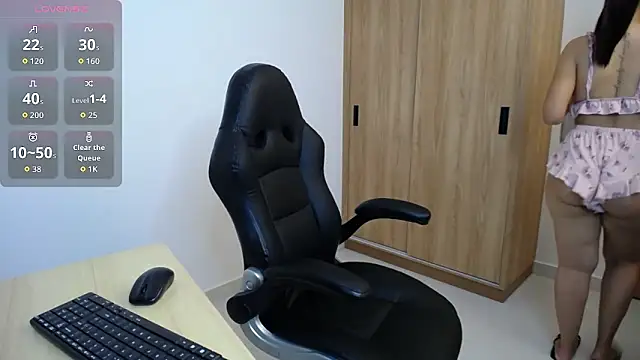 Snapshot of karoll_marquez chatting on 02/01/26, 05:11 karoll marquez online show from 02/01/26, 05:11