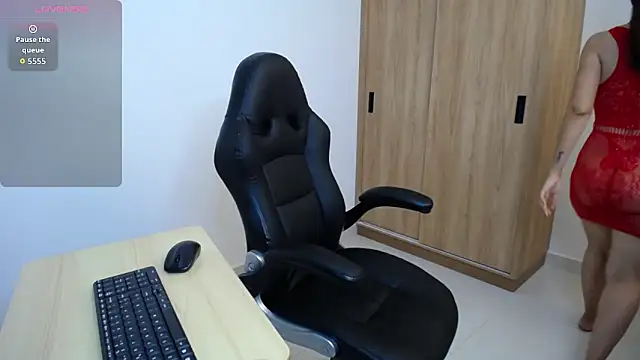 Snapshot of karoll_marquez chatting on 02/11/26, 11:43 karoll marquez online show from 02/11/26, 11:43