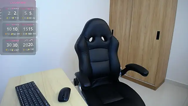 Snapshot of karoll_marquez chatting on 03/13/26, 04:02 karoll marquez online show from 03/13/26, 04:02